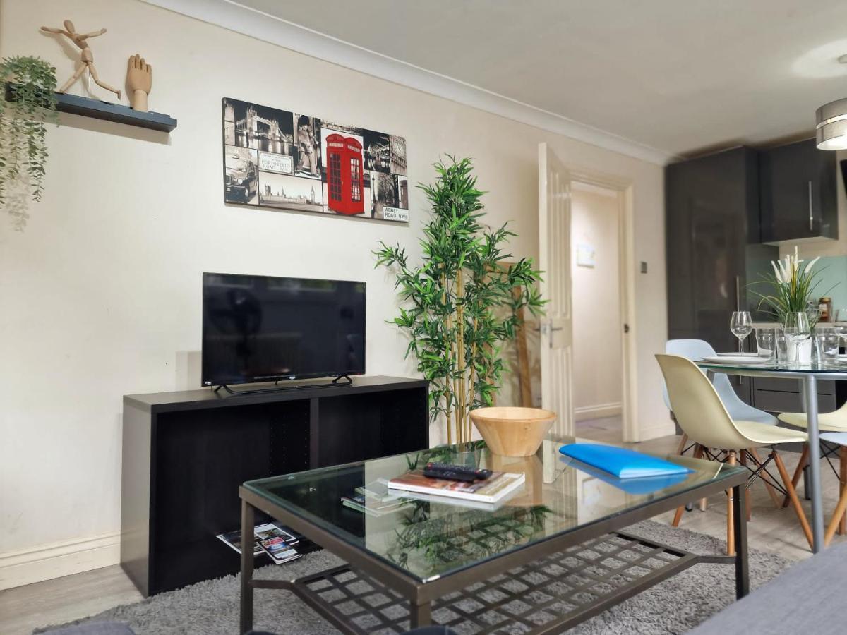 2 Bedrooms Flat In Great Location! Londres Exterior foto
