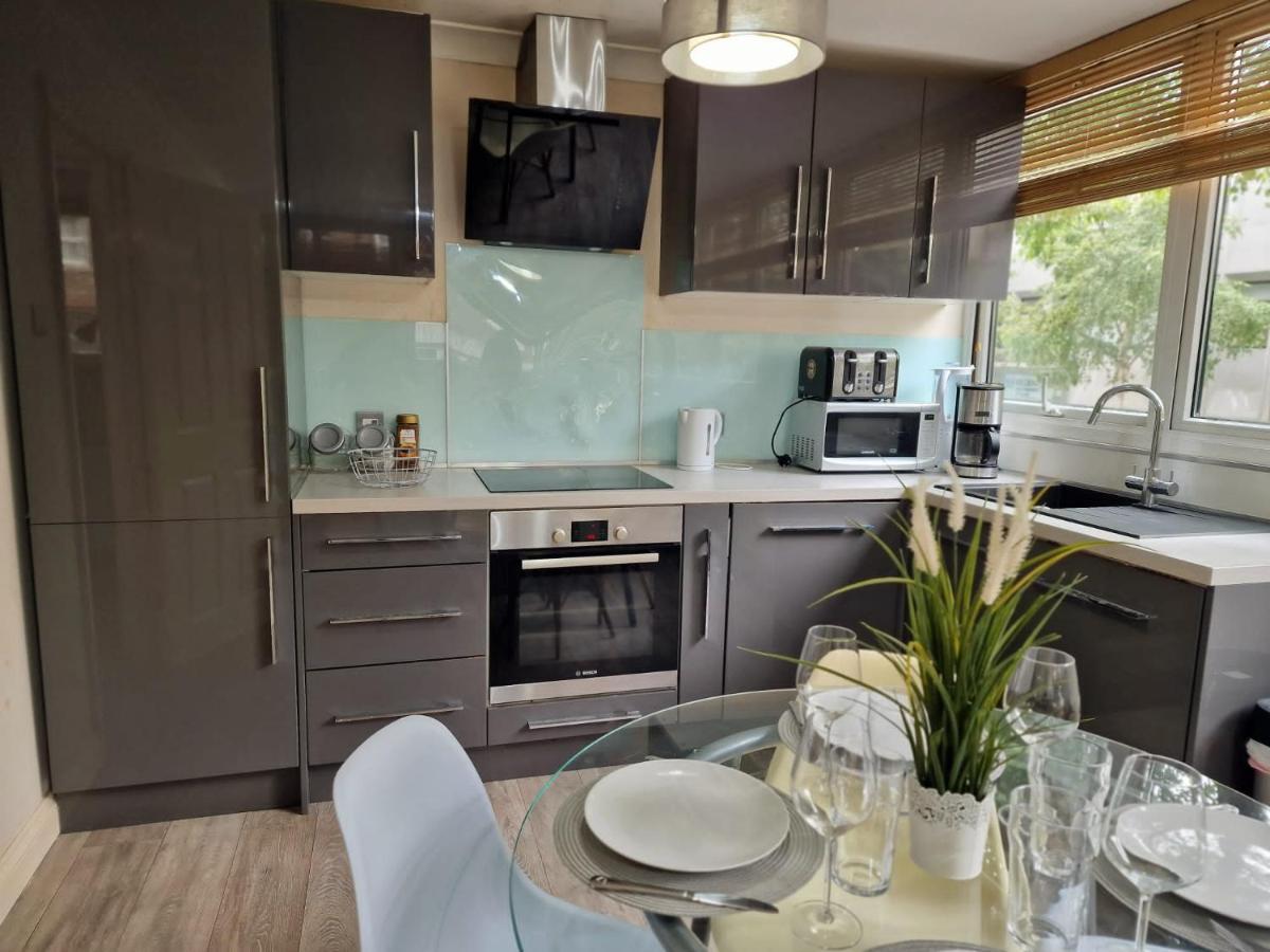 2 Bedrooms Flat In Great Location! Londres Exterior foto
